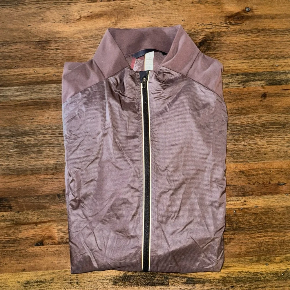 Men’s Large, Lululemon x Barry’s Fast & Free Jacket, Cherry Cola, MSRP $188 - Picture 6 of 10